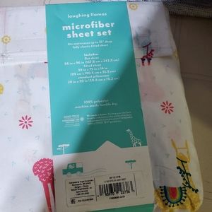 Twin size sheet set